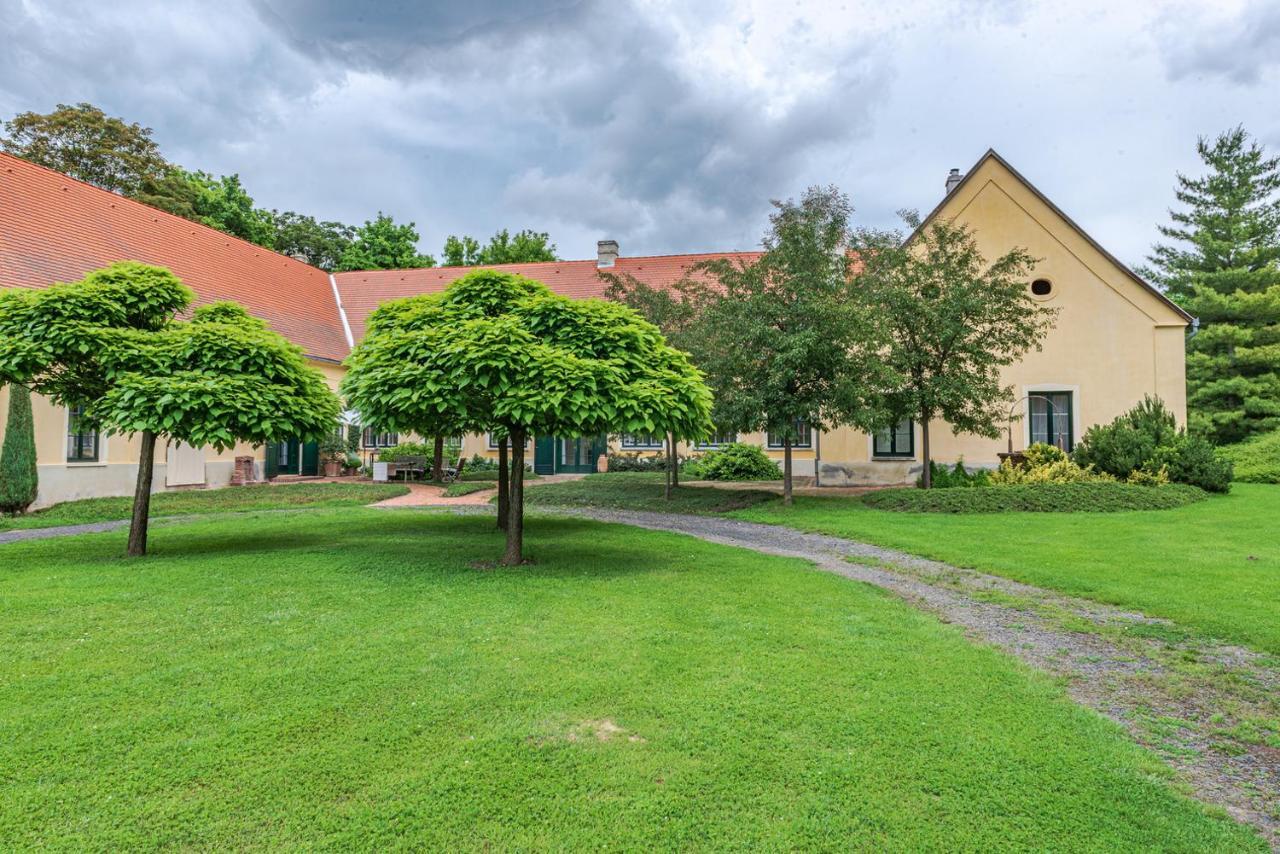 Svastics Kuria Hotell Szentgalosker Exteriör bild